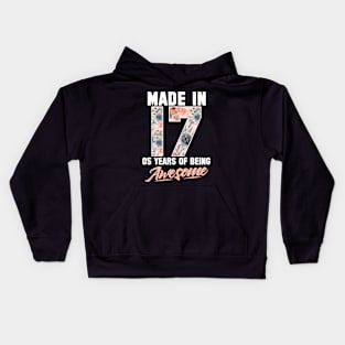 Made in 2017 5 years of being awesome 5th Birthday Flowers Kids Hoodie